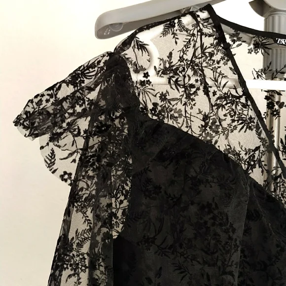 Zara Ruffled Tulle Floral Blouse - Picture 6 of 12